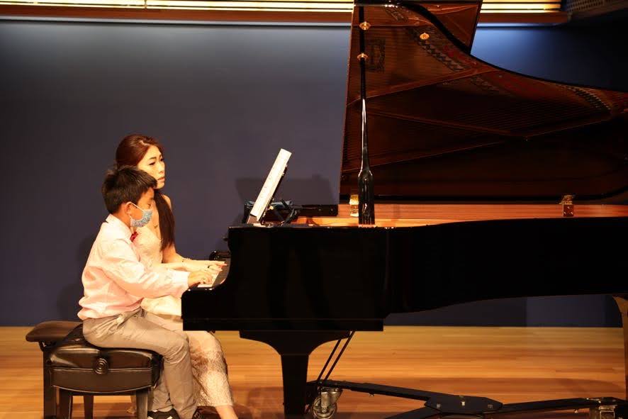 Cristina teaching student at piano duet 2021
